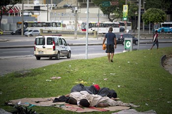 Leben, schlafen, wohnen auf der Straße - Straßenkinder in Brasilien. 